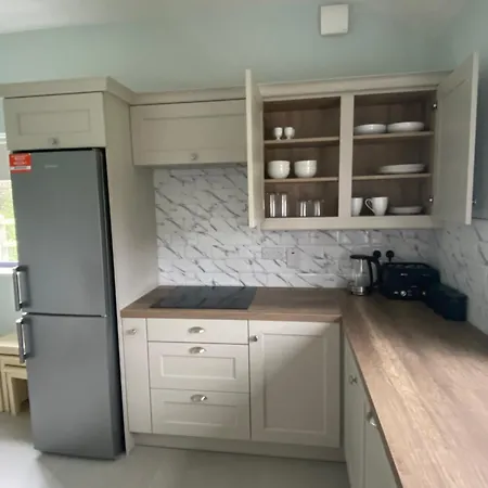 2 Kingsize Bedrooms At Castle View House *