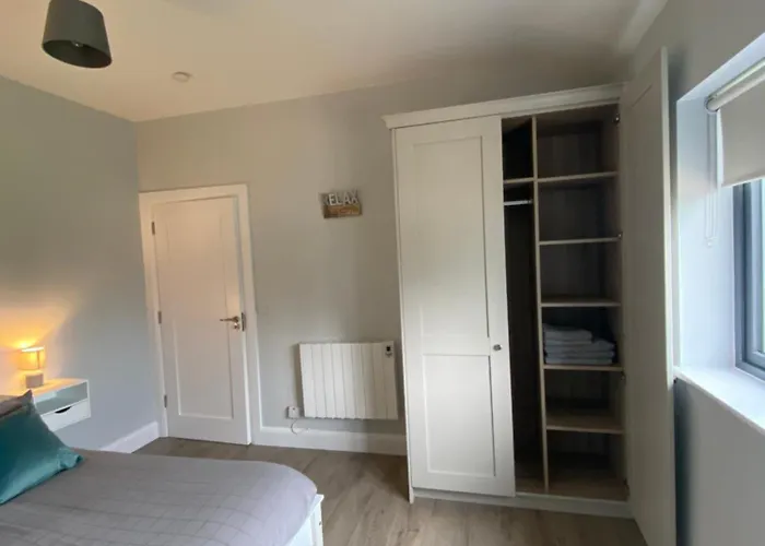 2 Kingsize Bedrooms At Castle View House 戈尔韦