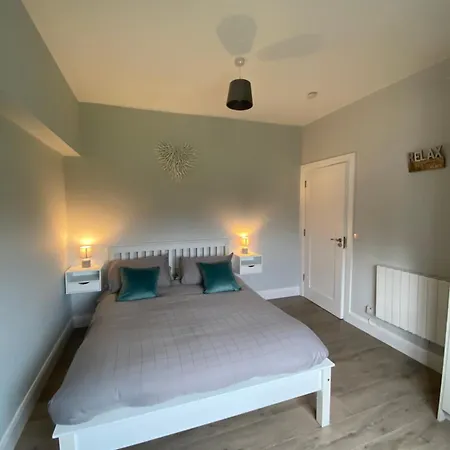 2 Kingsize Bedrooms At Castle View House