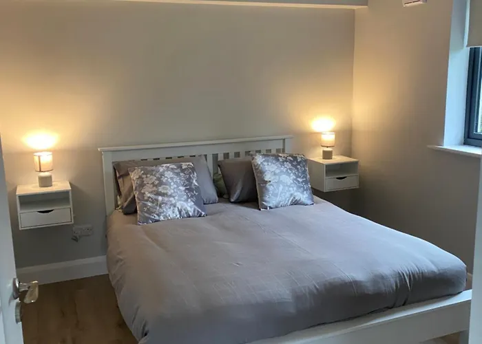 2 Kingsize Bedrooms At Castle View House 골웨이